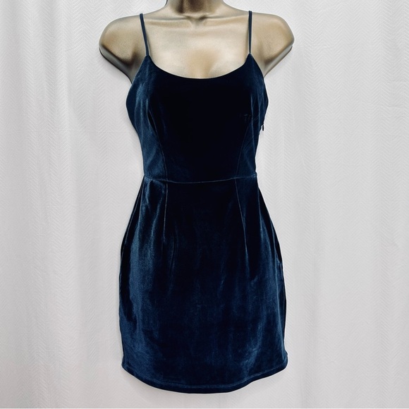 NBD blue velvet mini dress strappy back - Picture 2 of 7